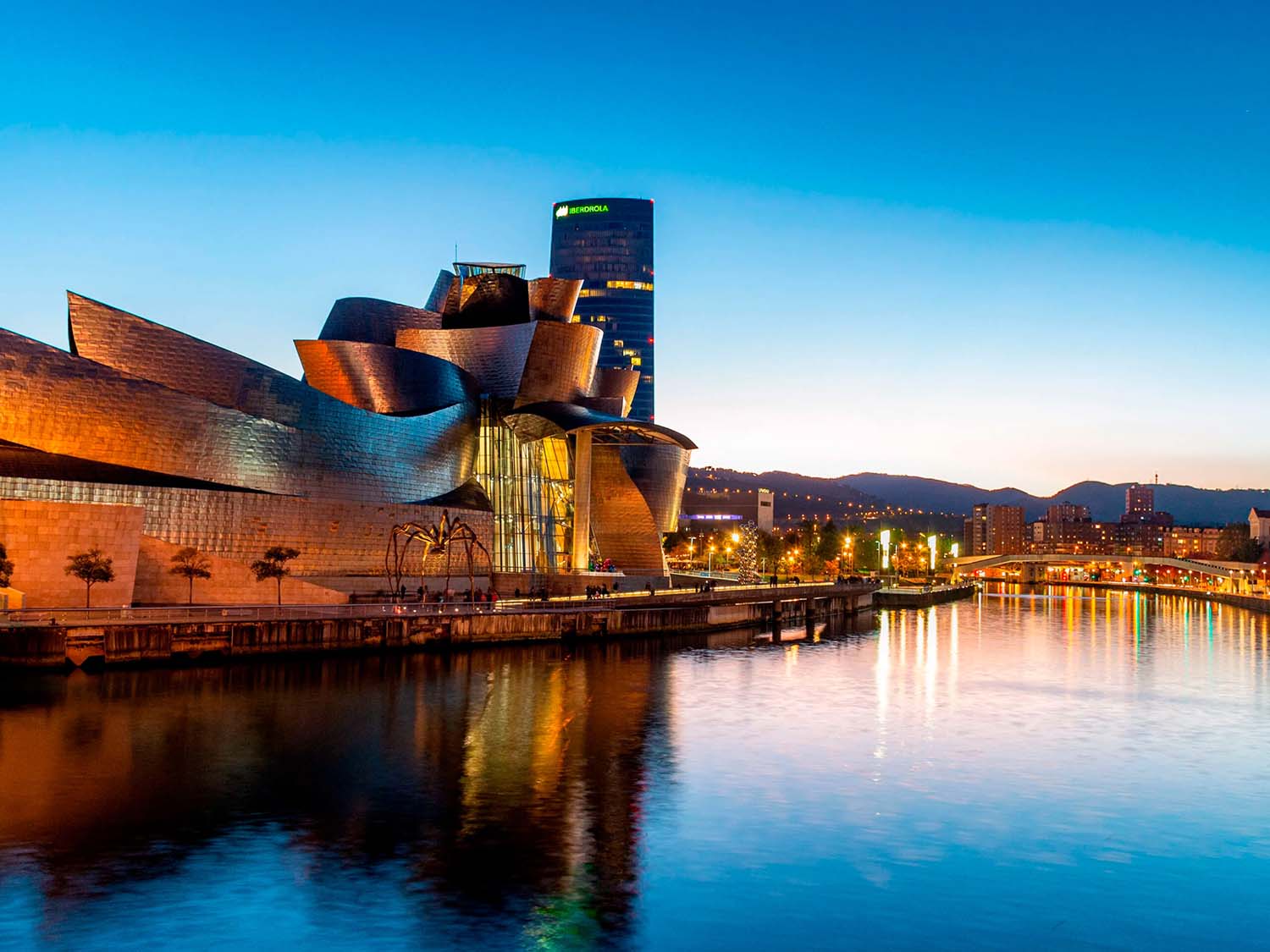 Bilbao private tour guide leading a private pintxos tour in the Old Town